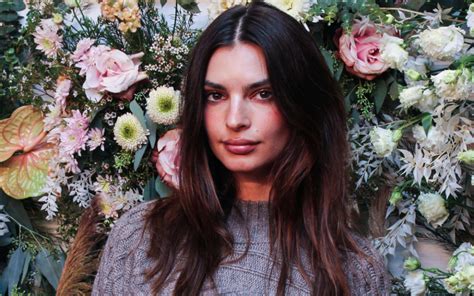 are emily ratajkowski boobs fake